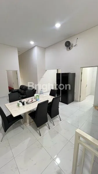 image RUMAH MEWAH 2 LANTAI SEMI FURNISH DI GRIYA KEBRAON - SHM (1)