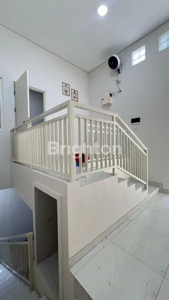 image RUMAH MEWAH 2 LANTAI SEMI FURNISH DI GRIYA KEBRAON - SHM (3)
