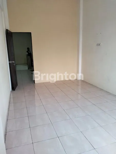 image RUKO 2 LANTAI DAERAH RAMAI DI BASUKI RACHMAT (6)