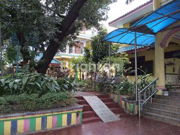 image RUMAH MEWAH 3 LANTAI + GAZEBO DI PESANGGRAHAN, COCOK UNTUK USAHA (2)