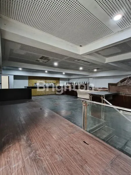 image GEDUNG DI KEMANG. BANGUNAN 3 LANTAI  (1)