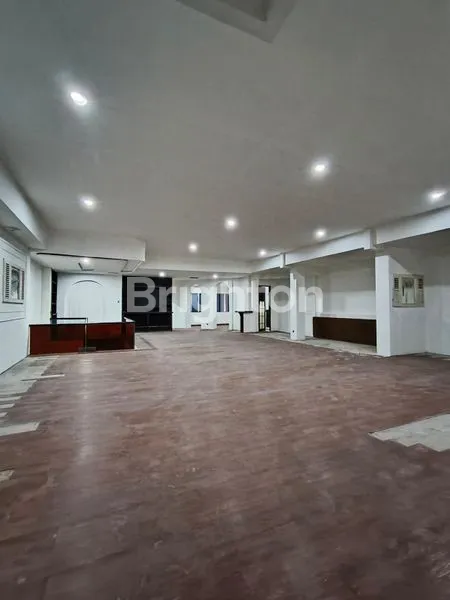 image GEDUNG DI KEMANG. BANGUNAN 3 LANTAI  (3)