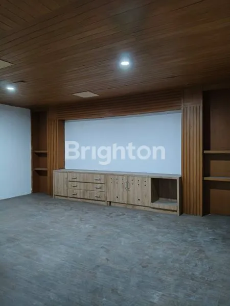 image GEDUNG DI KEMANG. BANGUNAN 3 LANTAI  (7)