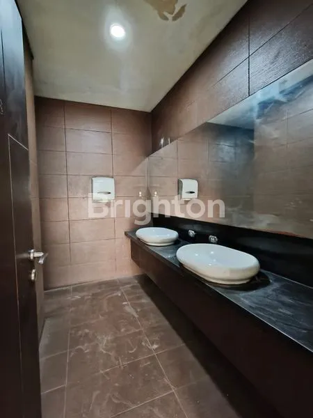 image GEDUNG DI KEMANG. BANGUNAN 3 LANTAI  (4)