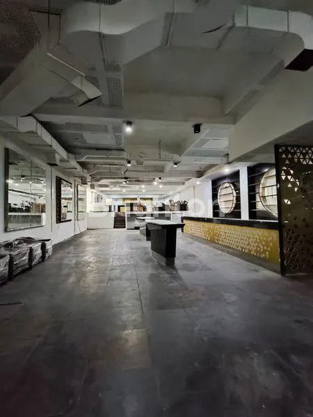 image GEDUNG DI KEMANG. BANGUNAN 3 LANTAI  (8)