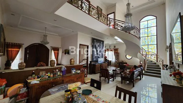 image RUMAH MEWAH 2 LANTAI HOOK 402M² DI PERMATA JINGGA MALANG (3)