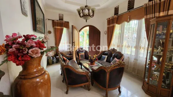 image RUMAH MEWAH 2 LANTAI HOOK 402M² DI PERMATA JINGGA MALANG (4)