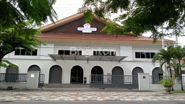 image GEDUNG JALAN NGEMPLAK AMBENGAN BERKONSEP GREEN BUILDING DI LOKASI STRATEGIS SIAP DITEMPATI (1)