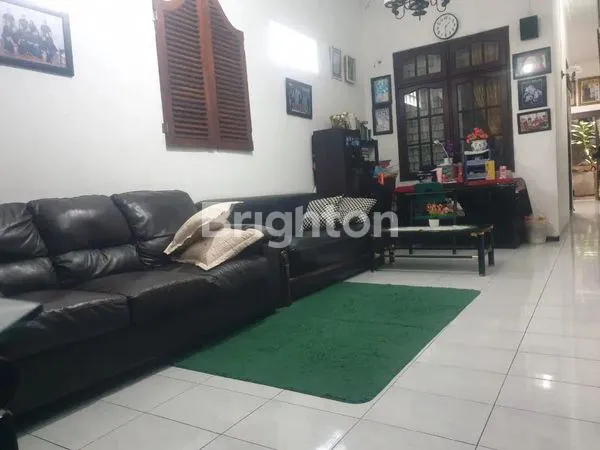 image RUMAH SIAP HUNI PUSAT KOTA DEKAT UNAIR (3)