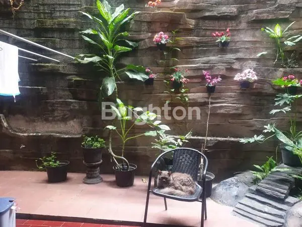 image RUMAH SIAP HUNI PUSAT KOTA DEKAT UNAIR (6)