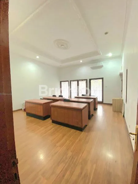 image RUMAH MEWAH 3 LANTAI DI CISITU INDAH - 827M² DEKAT ITB DAN UNPAR (2)