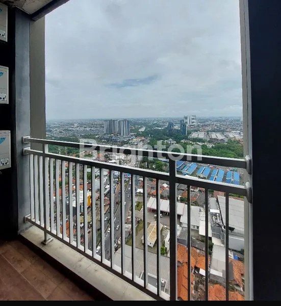APARTEMEN YANG SANGAT STRATEGIS DI DAERAH SERPONG, HANYA 1 MENIT DARI EXIT TOLL SERPONG, MALL ALAM SUTERA DAN UNIVERSITAS BINUS DAN ADA FREE SHUTTLE BUS KE UNIVERSITAS BINUS DAN MALL ALAM SUTERA