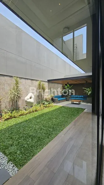 image RUMAH MEWAH 3 LANTAI NAVAPARK BSD, 6KT, PRIVATE LIFT, SMART HOME (4)