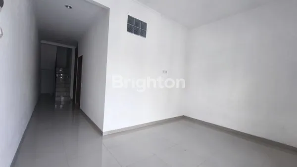 image RUMAH 2 LANTAI SIAP HUNI DI GADING GRIYA, KELAPA GADING - SHM (6)