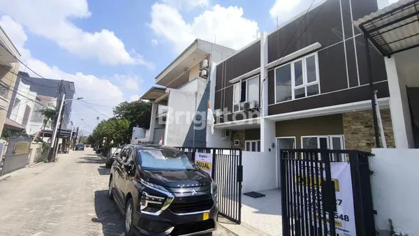 image RUMAH 2 LANTAI SIAP HUNI DI GADING GRIYA, KELAPA GADING - SHM (8)