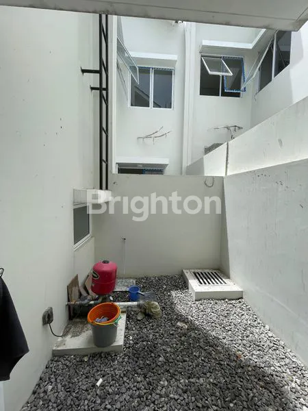 image RUMAH 2 LANTAI SIAP HUNI DI SYNTHESIS HOMES CIPUTAT – DEKAT MRT (6)