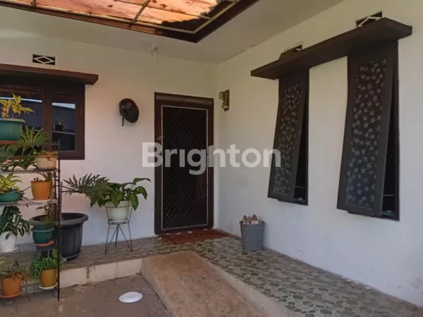 DIJUAL RUMAH LUAS TANAH 300M², 3 KAMAR TIDUR, CARPORT 3 MOBIL, LOKASI STRATEGIS DI CISARANTEN KULON ARCAMANIK BANDUNG – HARGA 920 JUTA