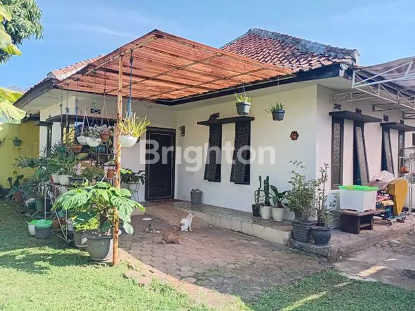 image DIJUAL RUMAH LUAS TANAH 300M², 3 KAMAR TIDUR, CARPORT 3 MOBIL, LOKASI STRATEGIS DI CISARANTEN KULON ARCAMANIK BANDUNG – HARGA 920 JUTA (4)