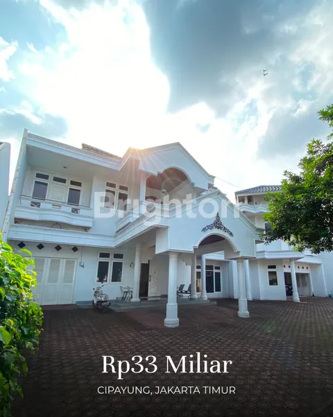 image BAYANGIN HIDUP DI RUMAH SELUAS LAPANGAN BOLA (1)