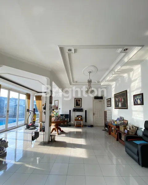 image BAYANGIN HIDUP DI RUMAH SELUAS LAPANGAN BOLA (4)