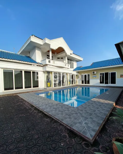 image BAYANGIN HIDUP DI RUMAH SELUAS LAPANGAN BOLA (6)