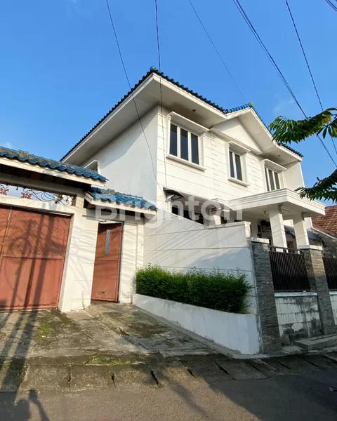 image BAYANGIN HIDUP DI RUMAH SELUAS LAPANGAN BOLA (7)