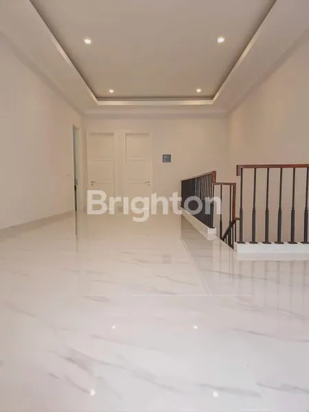 image HUNIAN BARU MEWAH 2 LANTAI YANG NYAMAN DI GALAXY BUMI PERMAI SURABAYA (3)