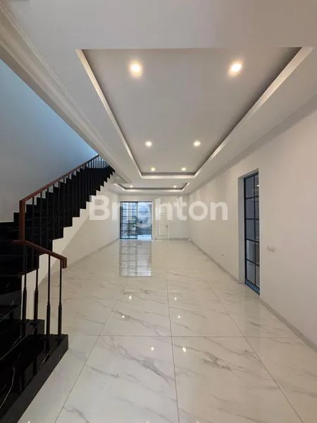 image HUNIAN BARU MEWAH 2 LANTAI YANG NYAMAN DI GALAXY BUMI PERMAI SURABAYA (5)