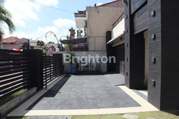 image RUMAH MEWAH, BAGUS & SIAP HUNI+ FURNISHED+S POOL  DI DENPASAR (1)