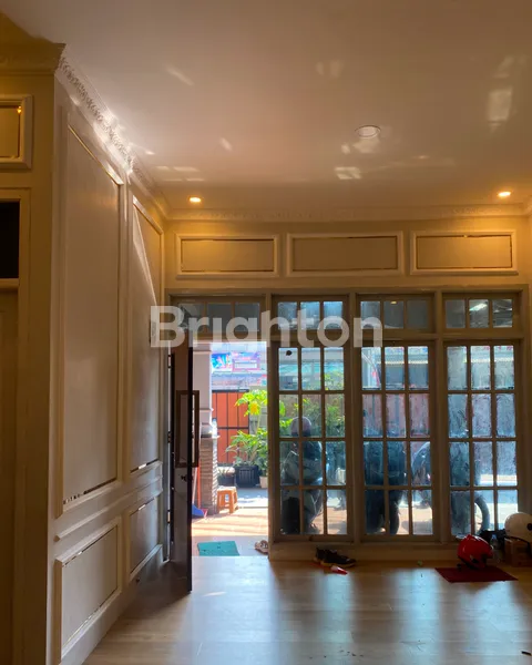 image RUMAH ESTETIK DEPAN JALAN RAYA – GAK PERLU MASUK GANG, GAK PERLU RENOV (4)