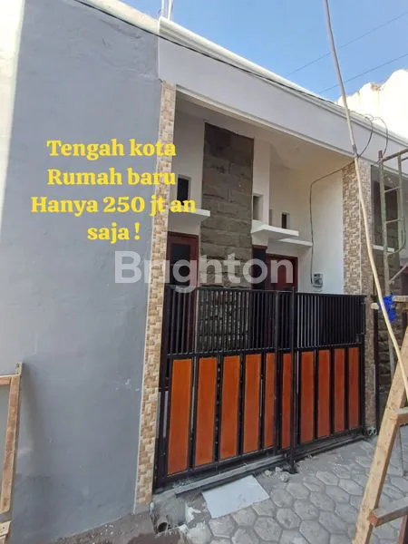 image RUMAH 200 JUTAAN DI SURABAYA UTARA (1)