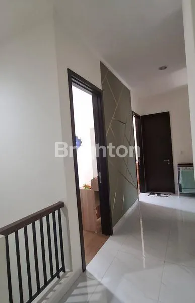 image RUMAH 2 LANTAI SEMI FURNISHED DI SUVARNA SUTERA  CLUSTER ALAM SIGNATURE DEKAT PASAR 8 & SEKOLAH SANTA LAURENSIA (3)
