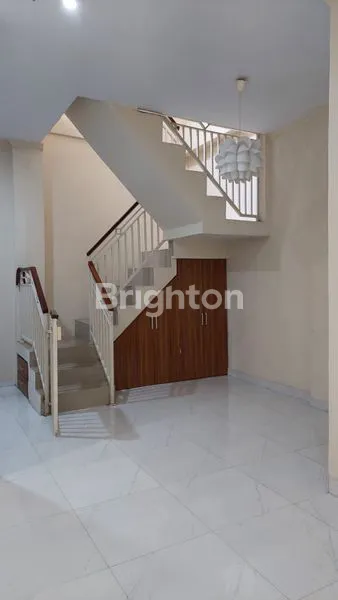 image RUMAH 2 LANTAI SIAP HUNI DI BEKASI TIMUR (5)