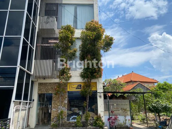 image RUKO MINIMALIS 3 LANTAI PREMIUM AREA SEMINYAK SIAP BISNIS (2)