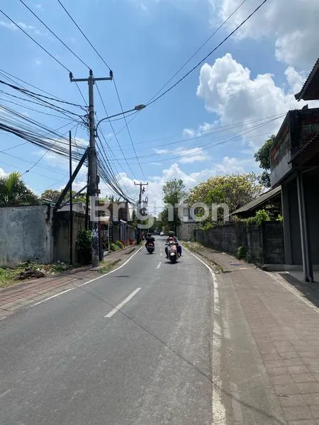 image RUKO MINIMALIS 3 LANTAI PREMIUM AREA SEMINYAK SIAP BISNIS (4)