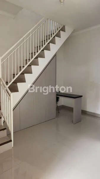 image RUMAH 2 LANTAI SIAP HUNI DI JAGAKARSA JAKARTA SELATAN (3)