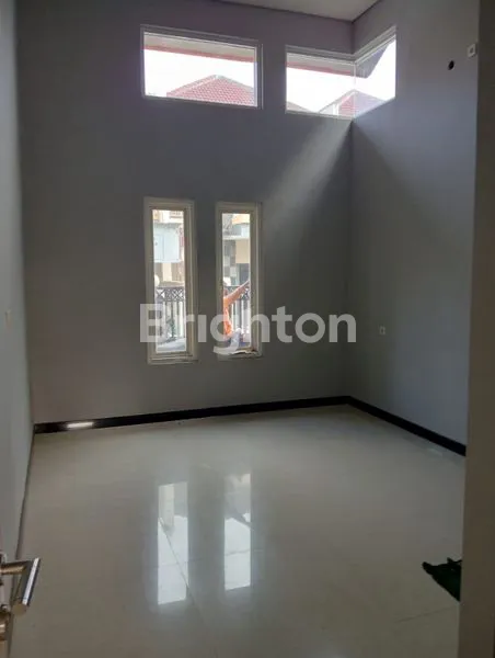 image RUMAH MEWAH 4KT REWWIN FULL RENOVASI LT200 SIAP HUNI (4)