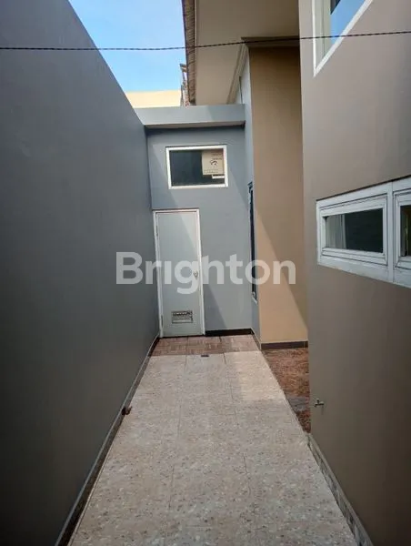 image RUMAH MEWAH 4KT REWWIN FULL RENOVASI LT200 SIAP HUNI (8)