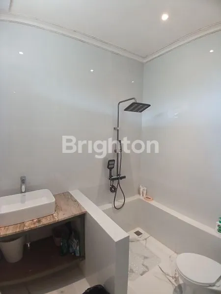 image JUAL RUMAH TERAWAT 2 LANTAI KERTAJAYA INDAH DEKAT GALAXI MALL (8)