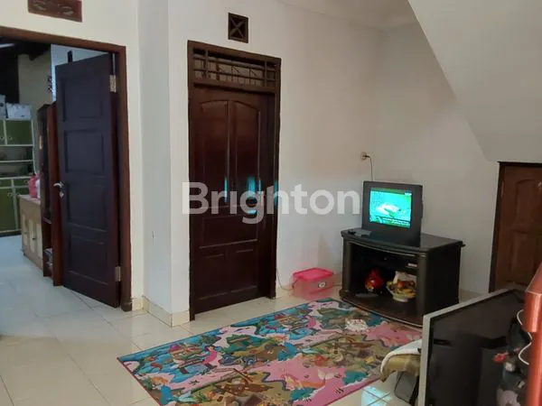 image HUNIAN MODEREN 2 LANTAI LUAS TANAH  166 M2 LUAS BANGUNAN 142 M2  DILENGKAPI FASUM MASJID DAN LAPANGAN TENIS (2)