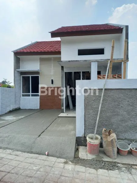 image DI JUAL RUMAH SIAP HUNI DI TAPOS DEPOK, 7 MENIT KE TOL CIMANGGIS, 7 MENIT KE JL RAYA JAKARTA BOGOR, 10 MENIT KE TOL CIJAGO, 10 MENIT KE TERMINAL JATIJAJAR DEPOK, 10 MENIT KE RUMAH SAKIT SENTRA MEDIKA (1)