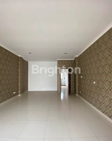 image RUKO 4 LANTAI SIAP PAKAI + LOKASI STRATEGIS = MESIN DUIT (2)