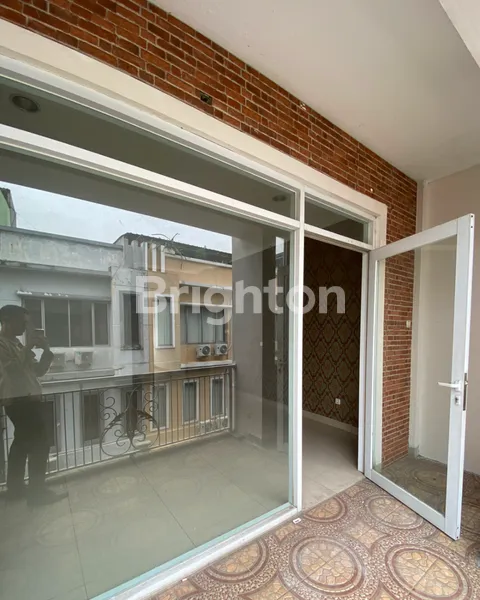 image RUKO 4 LANTAI SIAP PAKAI + LOKASI STRATEGIS = MESIN DUIT (4)