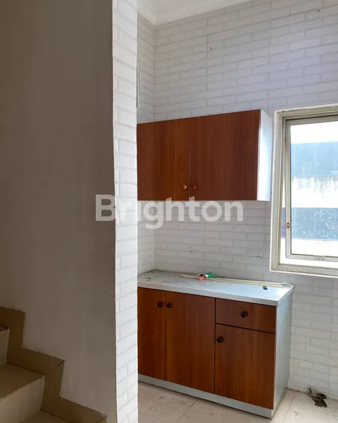 image RUKO 4 LANTAI SIAP PAKAI + LOKASI STRATEGIS = MESIN DUIT (6)