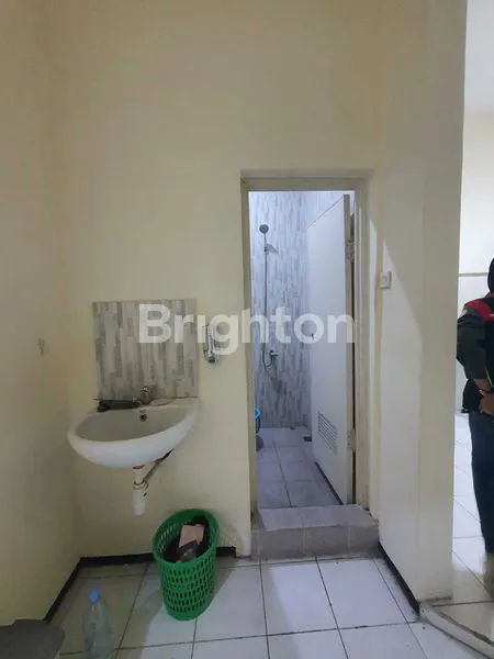 image HUNIAN STRATEGIS SEBELAH MASJID AL AKBAR (5)