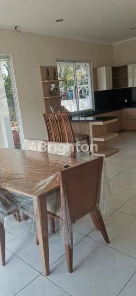 image RUMAH MEWAH DI KAWASAN EKSKLUSIF DE PARK BSD HADAP TAMAN BESAR  (3)