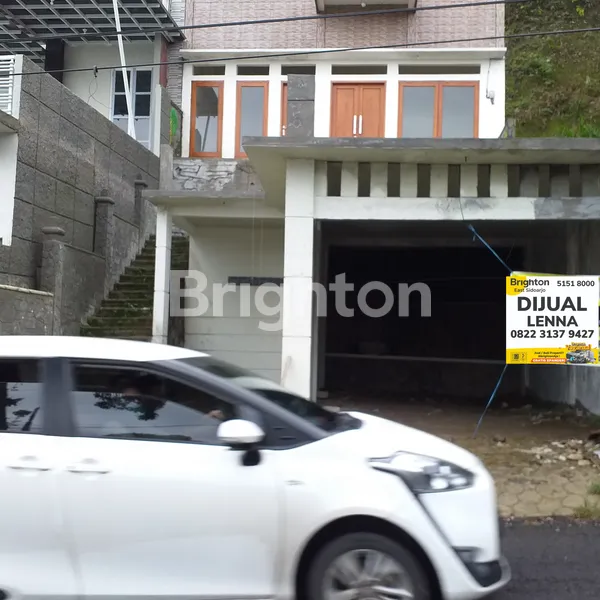 VILLA 1,5 LANTAI 0 JALAN RAYA JL. ANTARA PACET  - PADUSAN KAB. MOJOKERTO JAWA TIMUR