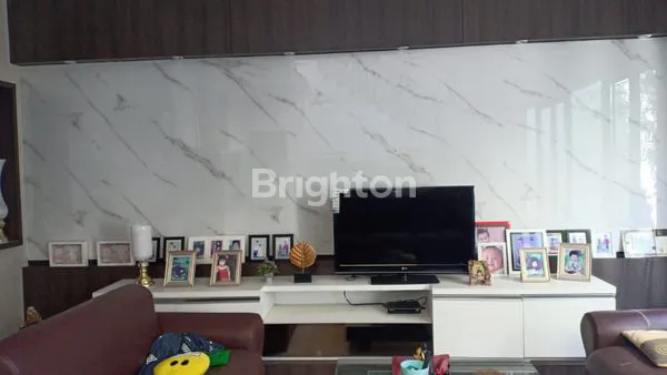 image RUMAH 2ND TERAWAT DHARMAHUSADA MAS DALAM KOMPLEK ONE GATE, DEKAT LAPANGAN TENIS, SEMI FURNISHED HADAP UTARA BISA KPR (3)