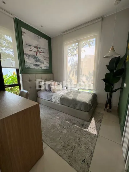 image RUMAH BARU FURNISHED HOEK PARAMOUNT PETALS (3)