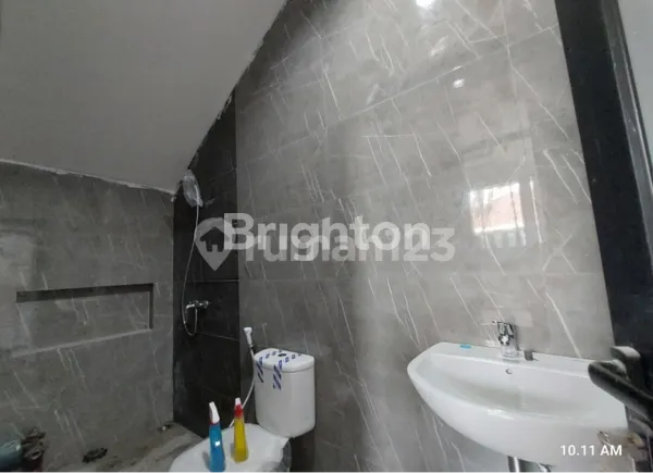 image RUMAH NEW MODERN DI MANYAR TIRTOYOSO  (4)